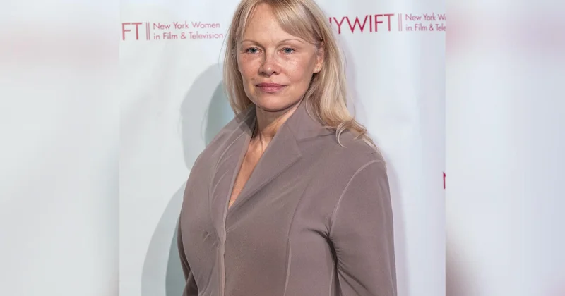 58 летняя Памела Андерсон назвала неочевидную причину отказа от макияжа