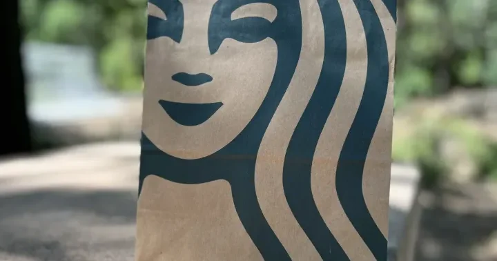 Starbucks üçün qəhvə çatdırılması xidməti artıq 1 milyard dollarlıq biznesə çevrilib
