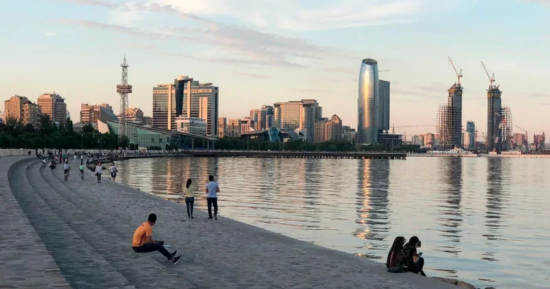 Шихалиевы чуть не утонули на Бакинском бульваре