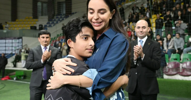 Лейла, Арзу и Алена Алиевы наблюдали за детским турниром по мини футболу Minval Politika