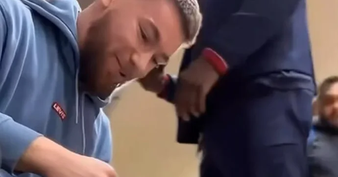 Dünya çempionu metroda telefon oğrusunu belə zərərsizləşdirdi DETALLAR