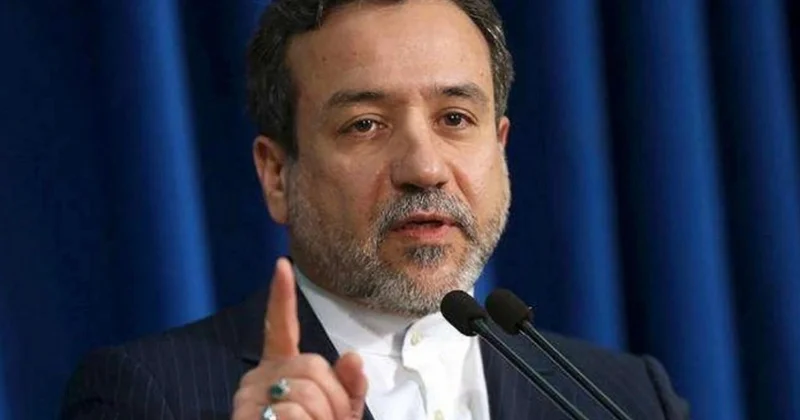 Nazir müəlliminin əlini öpmək istədi Foto