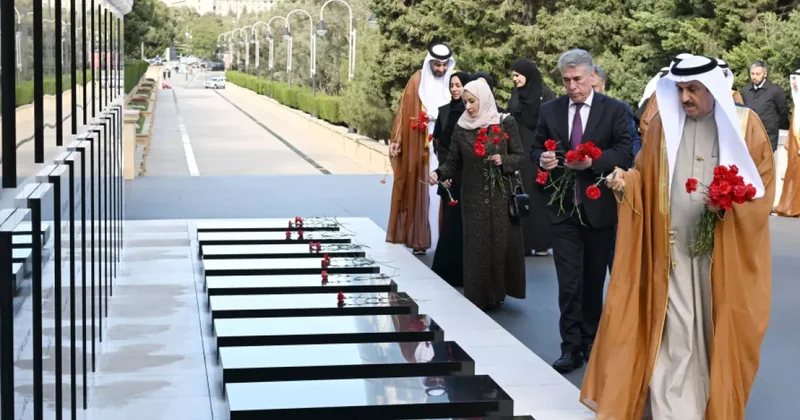 Глава Федерального нацсовета ОАЭ на Аллее почетного захоронения в Баку ФОТО
