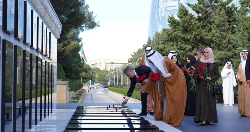 BƏƏ nin Federal Milli Şurasının sədri Fəxri xiyabanı və Şəhidlər xiyabanını ziyarət etdi FOTO