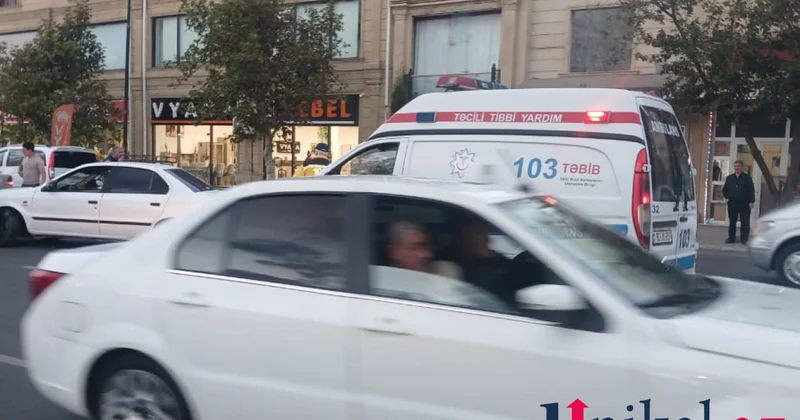 Gəncədə təcili yardım avtomobili qəzaya düşdü