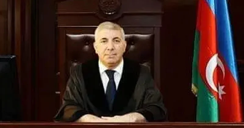 Tanınmış hakim təqaüdə göndərildi