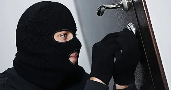 Özlərini inşaat işçisi kimi təqdim etdilər