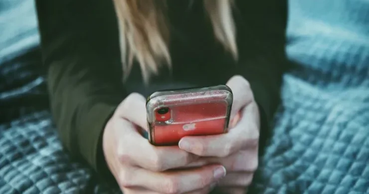 Smartfonun yeni funksiyası istifadəçiləri təhlükə barədə xəbərdar edəcək