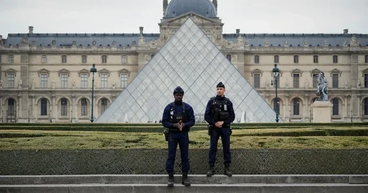 Ограбление на 88 миллионов: новые задержания по делу о краже ценностей из Лувра