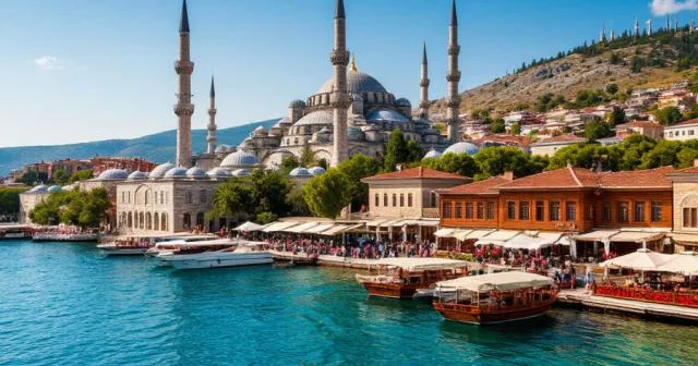Antalyada turizm bumu: Artan çətinliklər arasında rekord saylar...
