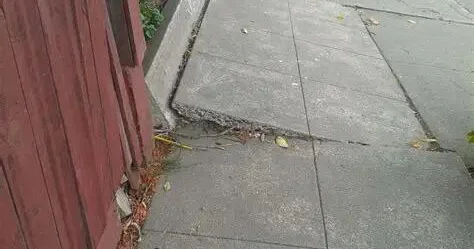 Nərimanovda bu küçədə səkilər bərbad gündədir Küçəni bu vəziyyətə MTK salıb