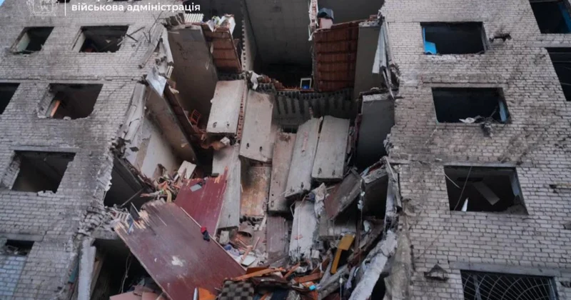 Rusiya ordusu Zaporojyedə yataqxanaya zərbə endirib, 11 nəfər yaralanıb