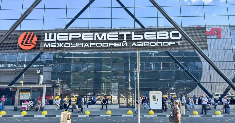 В московском аэропорту контрабандист попытался сбежать с азербайджанскими манатами в чемодане Видео