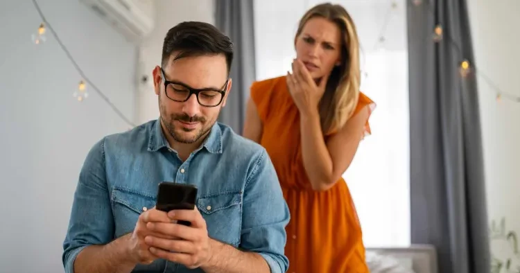 Qadınlar daha çox qısqanır, yoxsa kişilər? Psixoloq AÇIQLADI