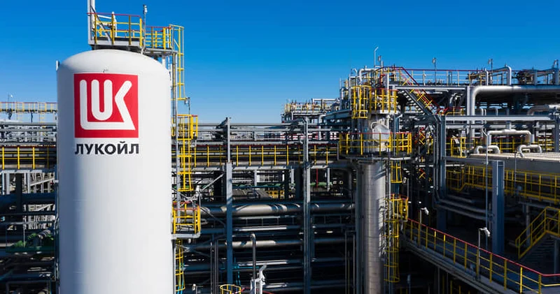 Лукойл назвал покупателя своих зарубежных активов Minval Politika