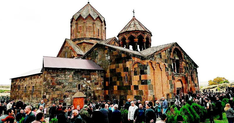 Eçmiədzin siyasi məkrlərinin qurbanına çevrilir