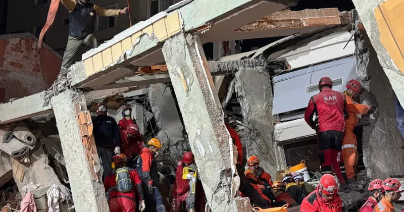 В Турции завершили операцию на месте обрушения дома