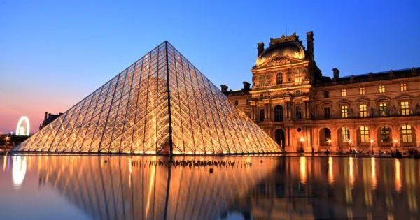 Muzey rəhbərliyi və polis quldurluqda bir birini günahlandırır / Bu ölkədə