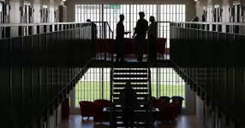 В Британии шесть преступников за неделю выпустили из тюрем по ошибке