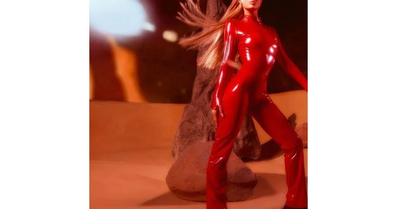 Пэрис Хилтон повторила образ Бритни Спирс из 2000 х