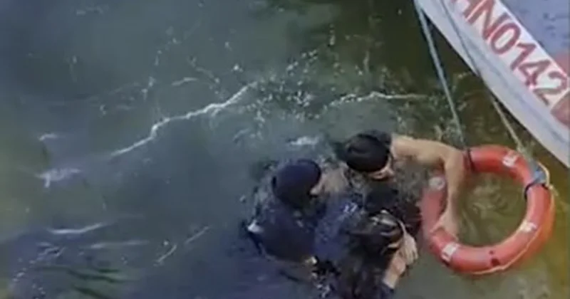 Bulvarda dənizə düşən gənclər xilas edildi Video