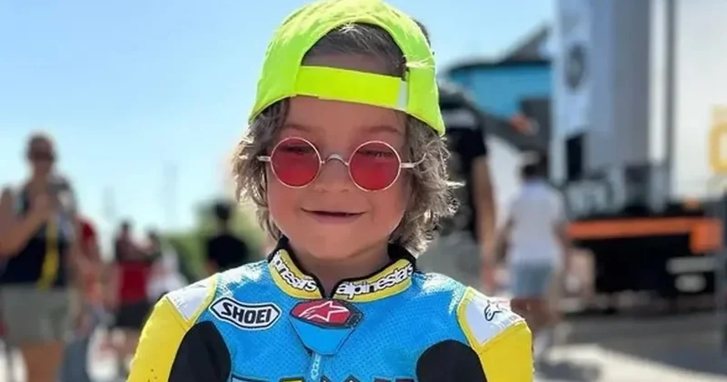 5 yaşı var, 312/KM ilə gedir hamı bu məşhurun oğlundan danışır VİDEO