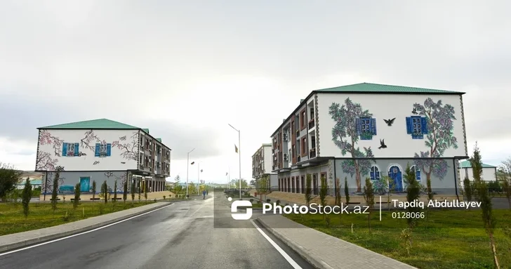 Инновационный подход к восстановлению: солнечные панели на каждом доме в Мамедбейли