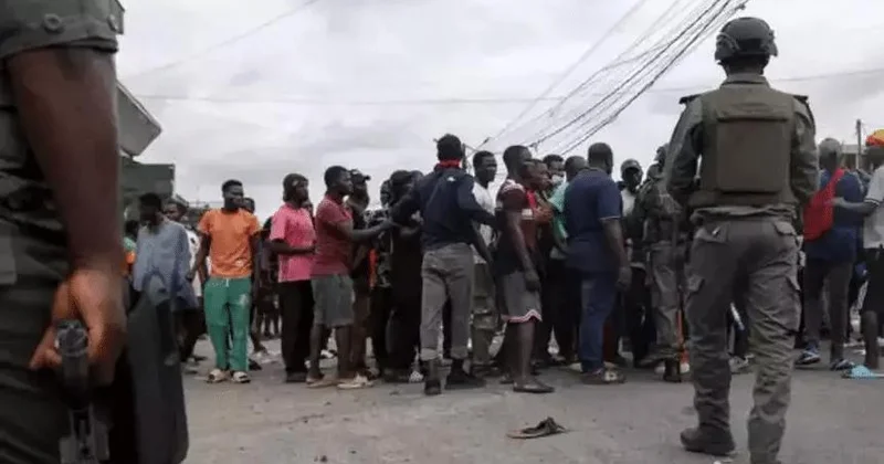 Tanzaniyada küçələr döyüş meydanına çevrildi Komendant saatı elan edildi