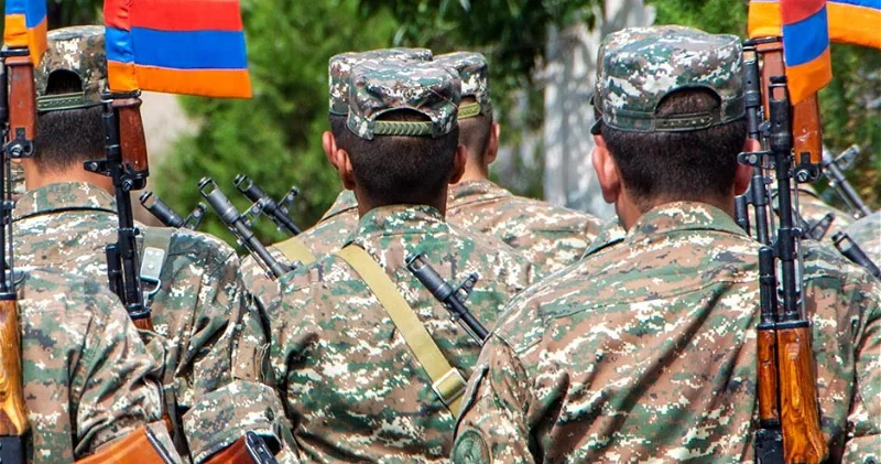 Ermənistanda peşəkar orduya keçid Sərhəd kəndlərinin sakinləri silahlandırılır