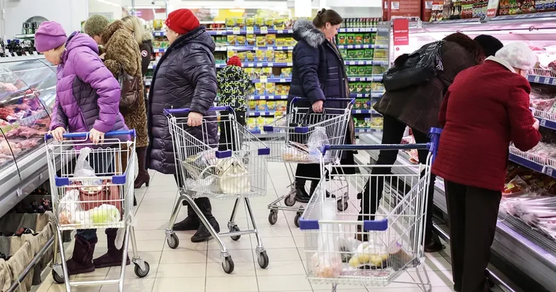 В магазины России завозят императорское трио