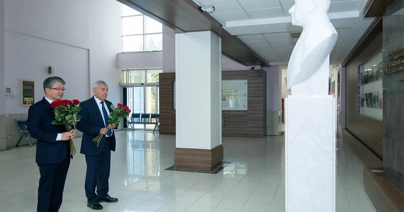 Koreyanın səfiri BMU da olub, tələbələrlə görüşüb Fotolar