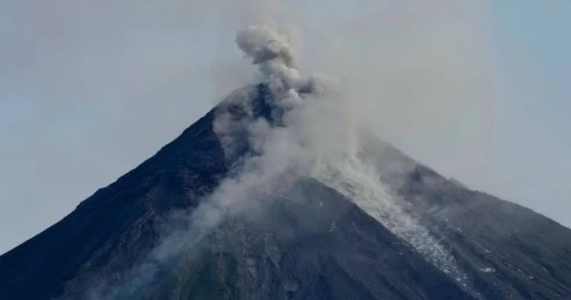 Filippində Mayon vulkanı püskürüb