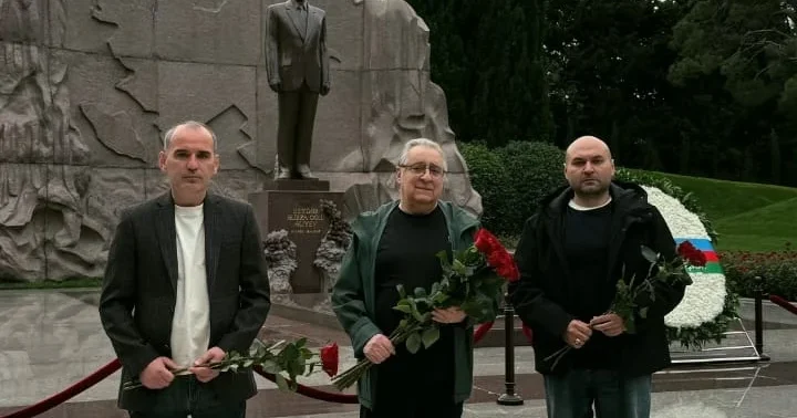 Перед сольным вечером в Баку: Геннадий Хазанов посетил Аллею почетного захоронения