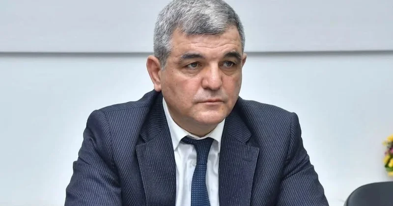 Fazil Mustafadan qalmaqallı açıqlama “Məktəb qalıb direktorun ümidinə...”