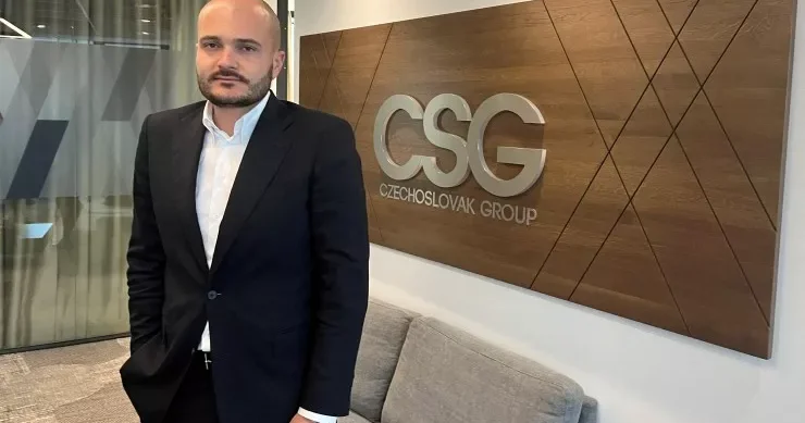Çexiyalı milyarder “Ray Ban”ın səhmdarına 30 milyard avro təklif etdi