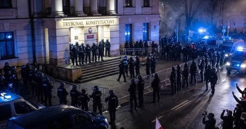 Противостояние президента и премьера: госпереворот в Польше