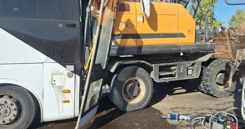 İsraildə tələbələri daşıyan avtobus traktorla toqquşub: 1 nəfər ölüb, 22 yaralı var