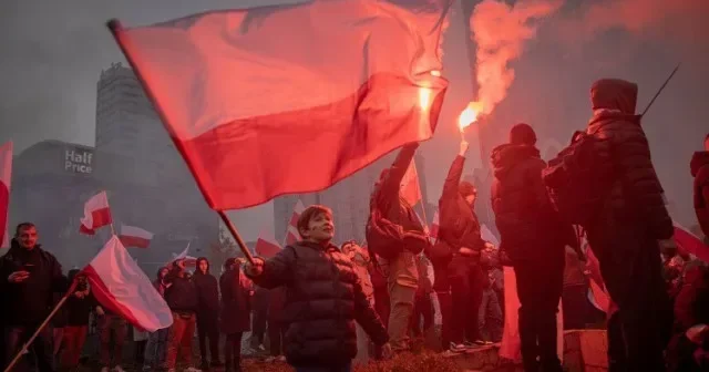 Polşada dövlət çevrilişi başlayıb Prezident ölkəsinə qayıtdı