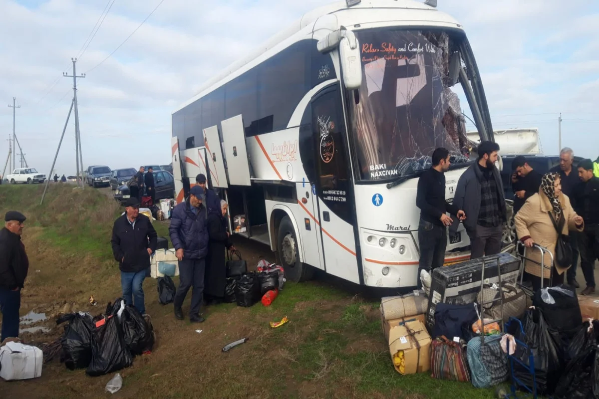 Naxçıvandan Bakıya gedən avtobus Biləsuvarda Kamazla toqquşub: Xəsarət alanlar var