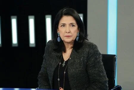 İstefa verməyəcəyəm Zurabişvili