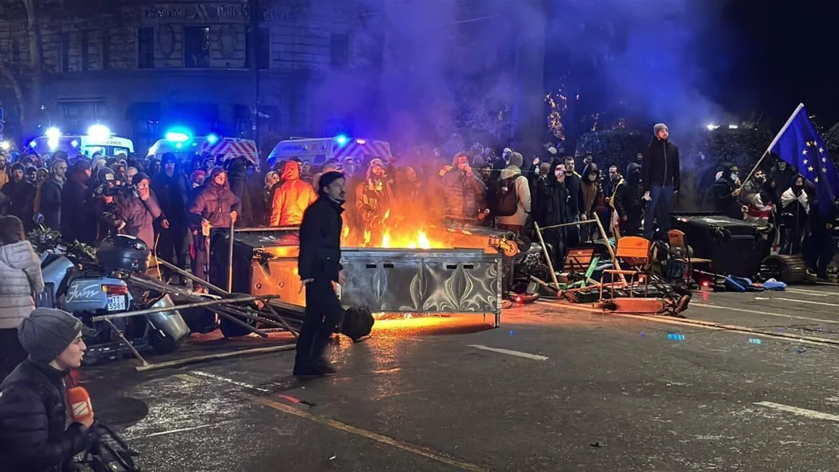 В Тбилиси возобновились протесты ВИДЕО