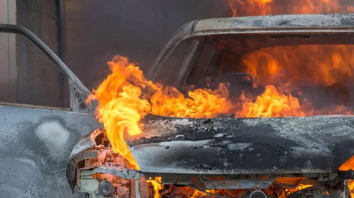 Bakıda “Opel” yanıb