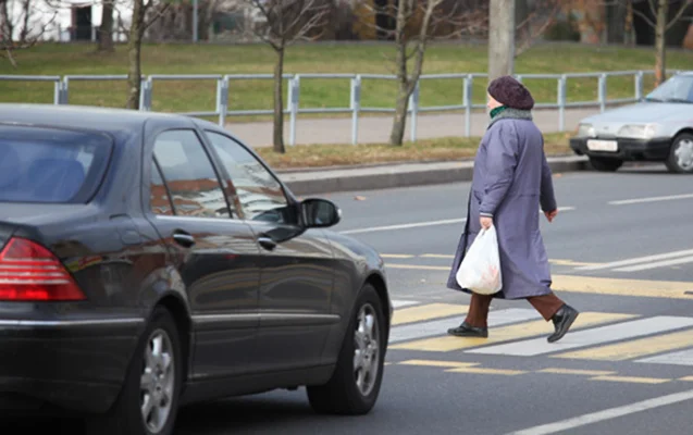 Lənkəranda yol QƏZASI: 42 yaşlı qadını maşın vurdu