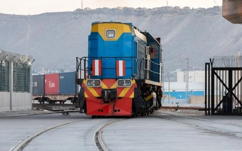 525ci qəzet Gürcüstanın dəmir yolu yük daşımalarında Azərbaycanın payı 30 %i ötüb