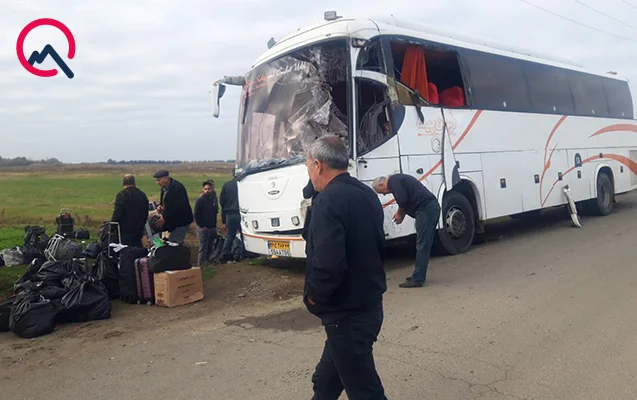 Biləsuvarda avtobus “KAMAZ”la toqquşub,yaralılar var Video