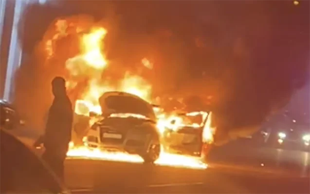 Bakıda “Porsche” qəzaya düşdü, digər maşın yandı Azərbaycanda özəl xəbərlər, araşdırmalar, təhlillər və müsahibələrin tək ünvanı