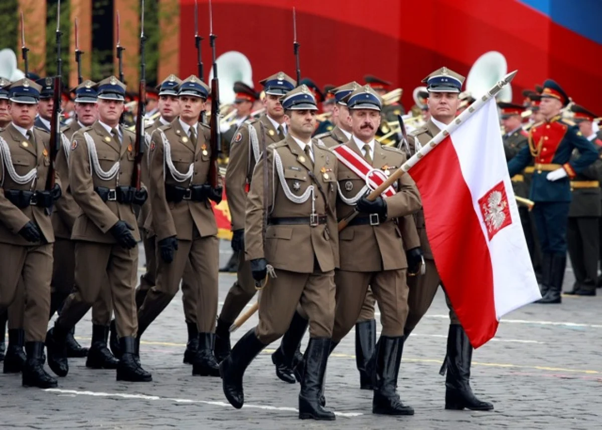 Generallar Rusiya ilə müharibə istəyir Polşa KİV