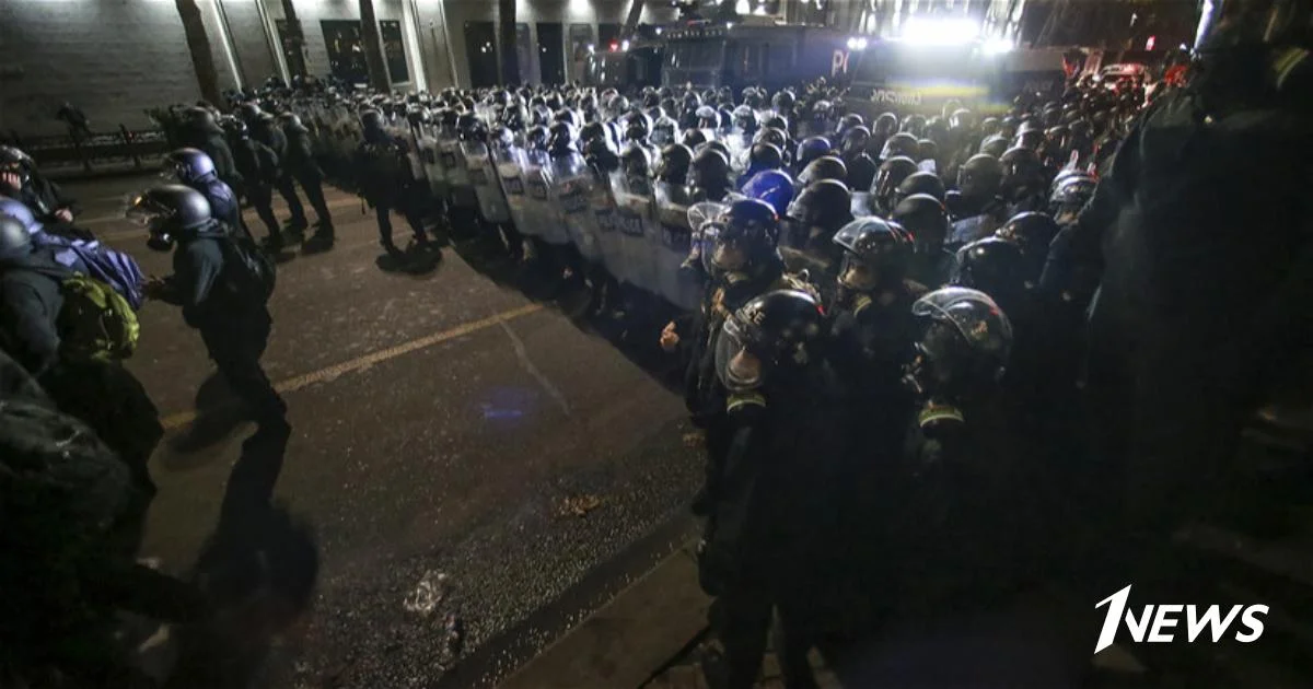 В Тбилиси за два дня протестов тяжело пострадали более 40 сотрудников МВД Новости