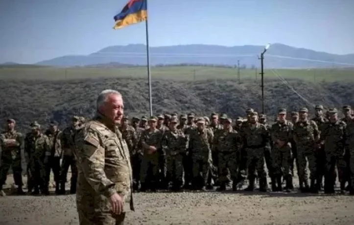 Azərbaycan sərhədində döyüşə hazırlıq gedir: Minlərlə hərbçi silahlandırıldı