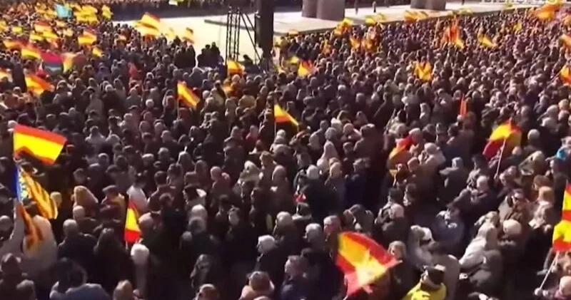 Madriddə minlərlə insan İspaniya hökumətinin istefasını tələb etdi